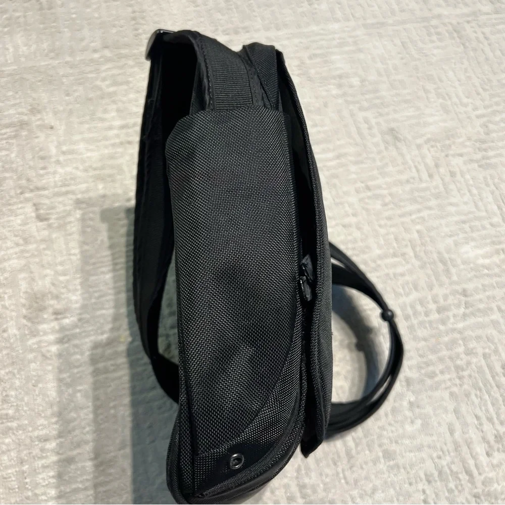 PacSafe Metrosafe 200 Unisex Messenger Bag